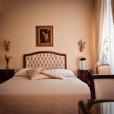 B&B Joan'S Heritage Taormina Room photo